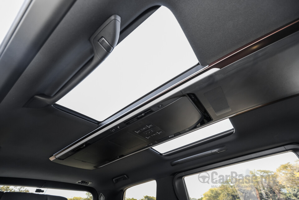 Toyota Vellfire AH40 (2023) Interior