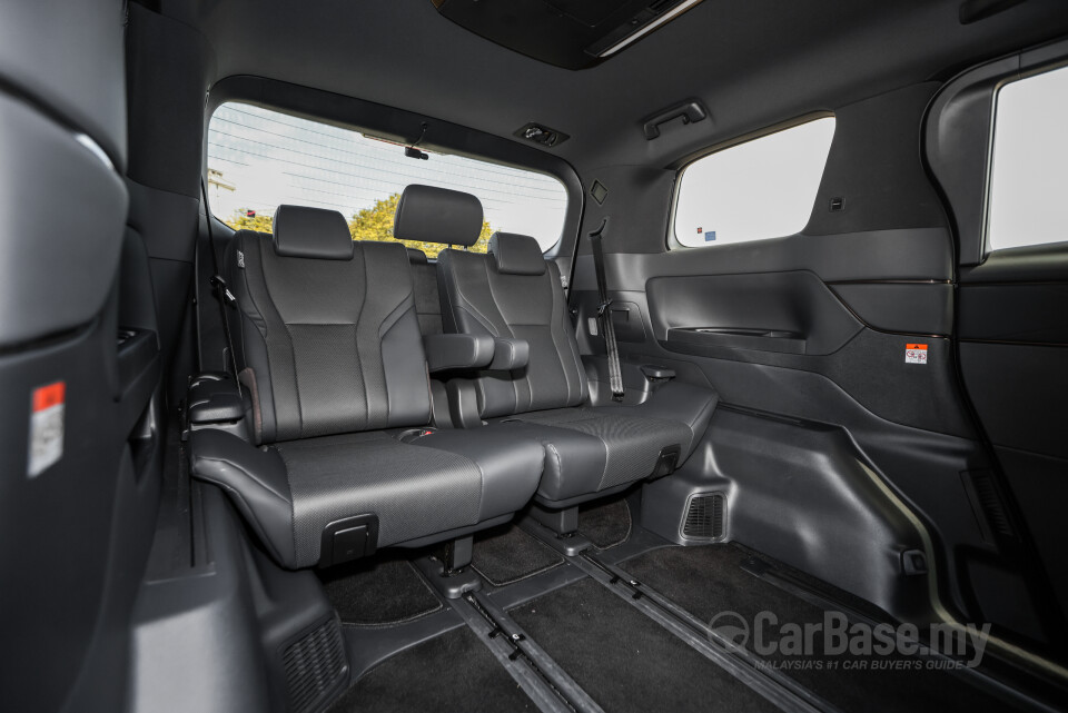 Toyota Vellfire AH40 (2023) Interior