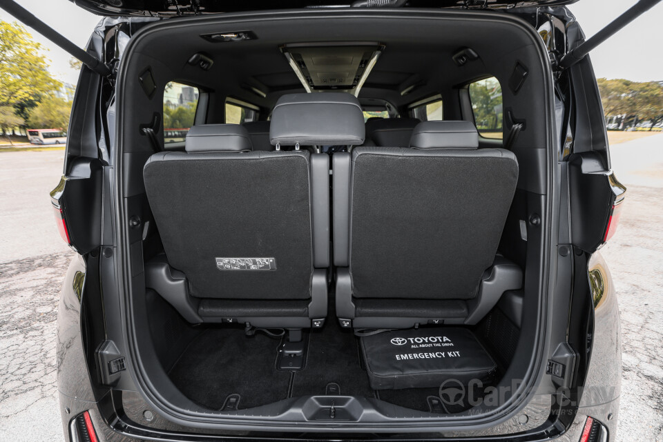 Toyota Vellfire AH40 (2023) Interior