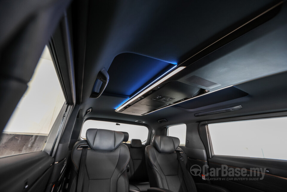 Toyota Vellfire AH40 (2023) Interior