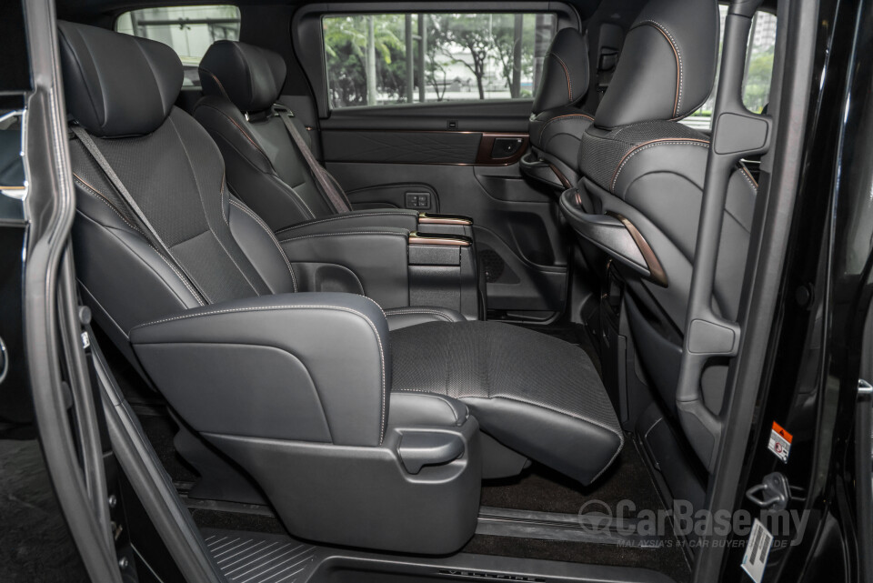 Toyota Vellfire AH40 (2023) Interior