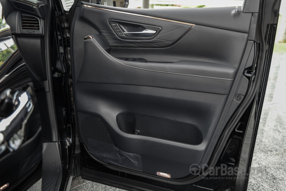 Toyota Vellfire AH40 (2023) Interior