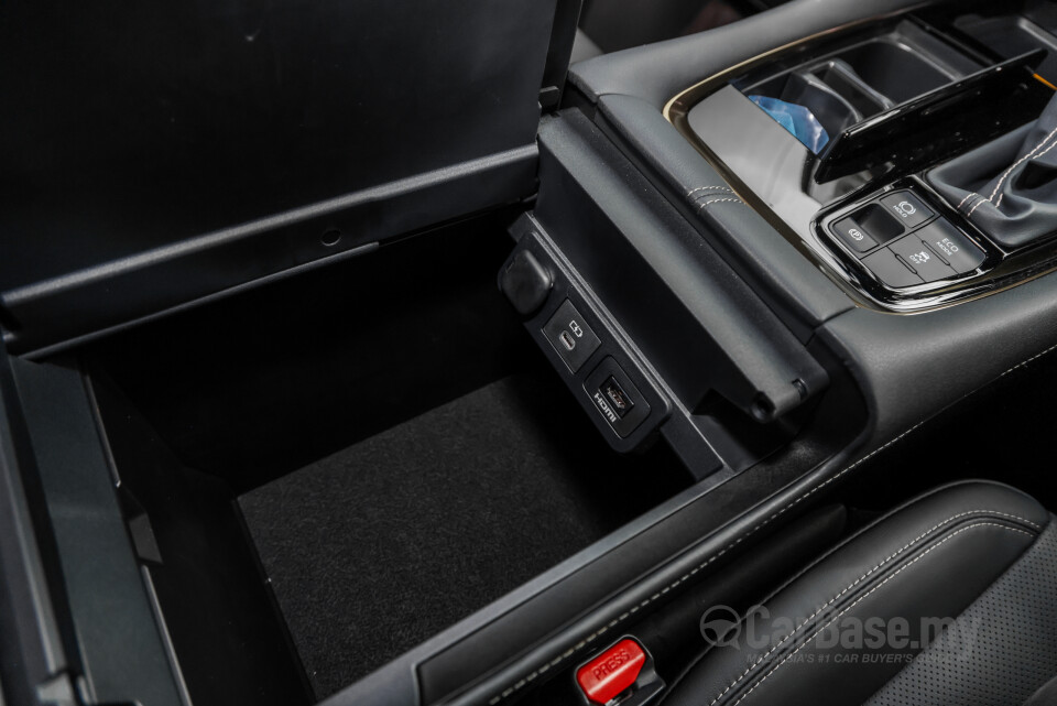 Toyota Vellfire AH40 (2023) Interior