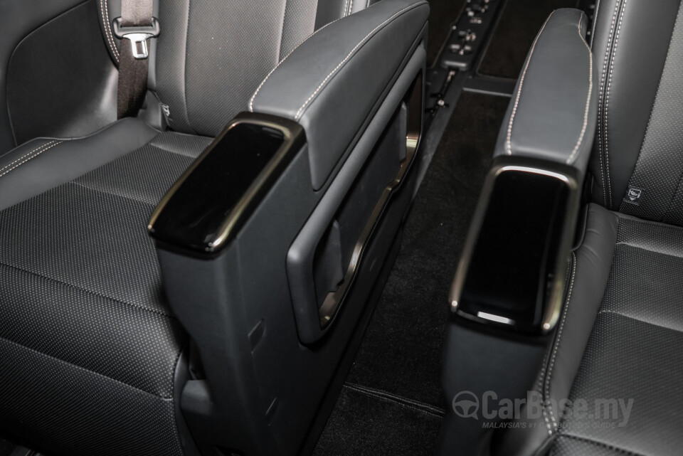 Toyota Vellfire AH40 (2023) Interior