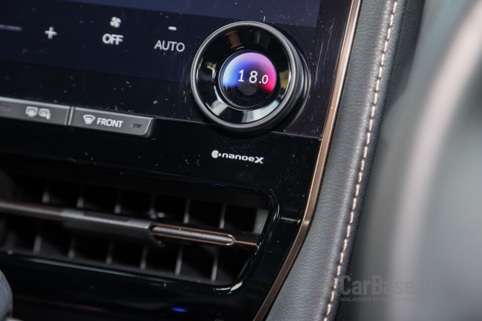 Toyota Vellfire AH40 (2023) Interior