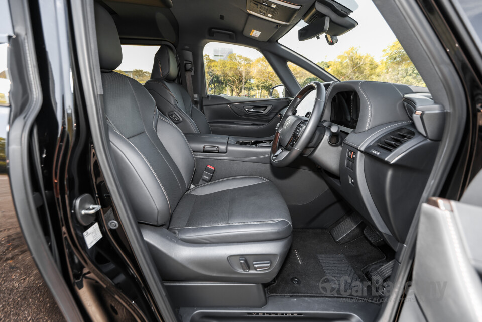 Toyota Vellfire AH40 (2023) Interior