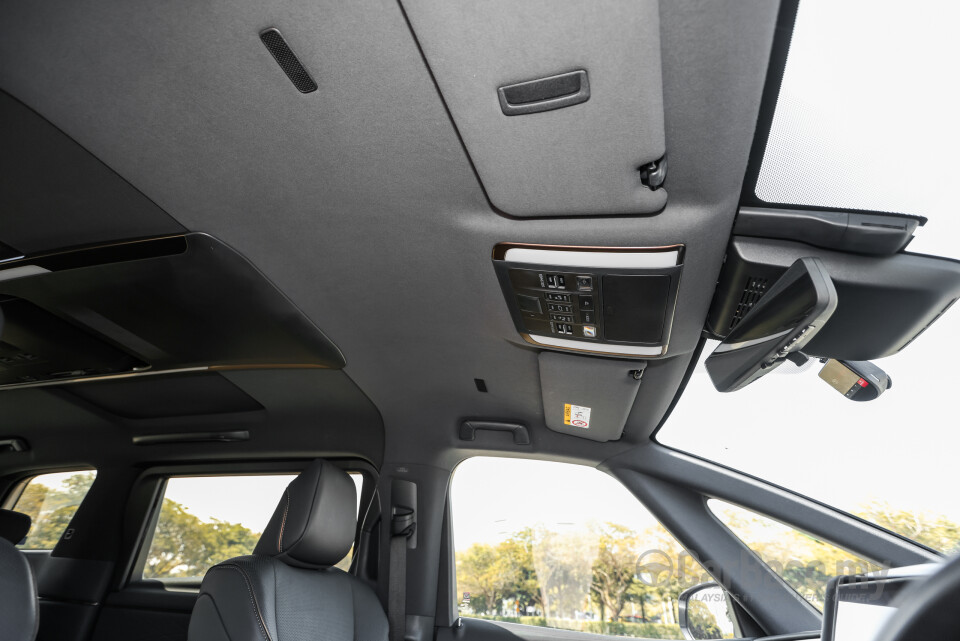 Toyota Vellfire AH40 (2023) Interior