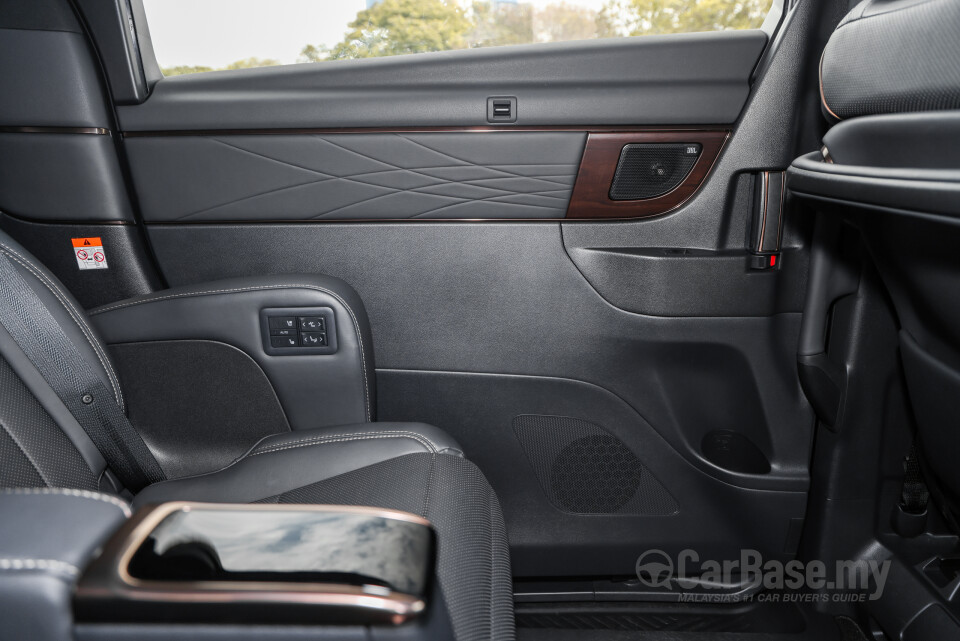 Toyota Vellfire AH40 (2023) Interior