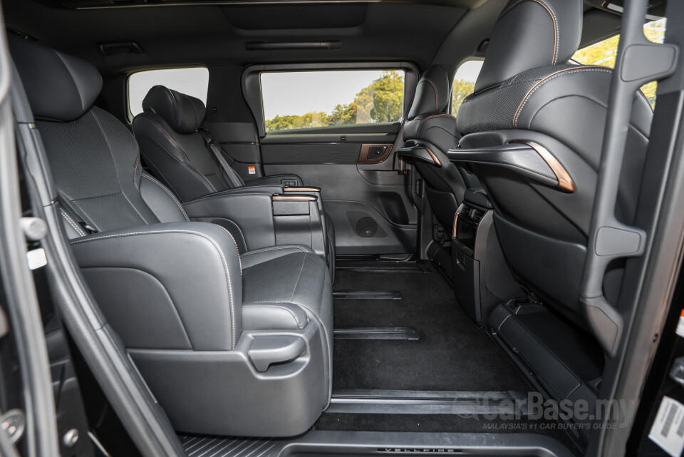 Toyota Vellfire AH40 (2023) Interior