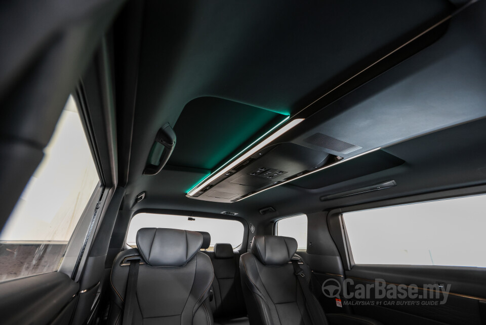 Toyota Vellfire AH40 (2023) Interior