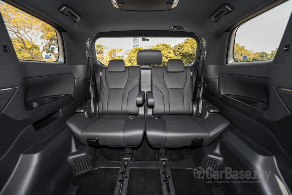 Toyota Vellfire AH40 (2023) Interior