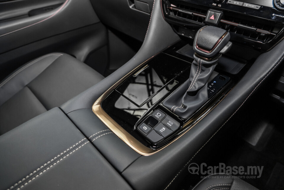 Toyota Vellfire AH40 (2023) Interior