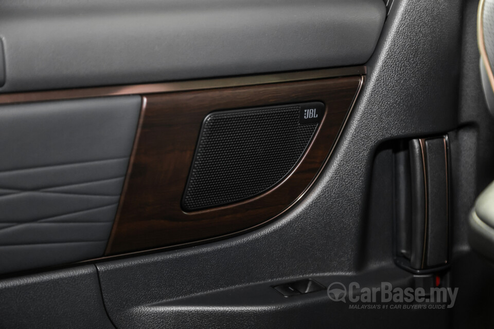 Toyota Vellfire AH40 (2023) Interior