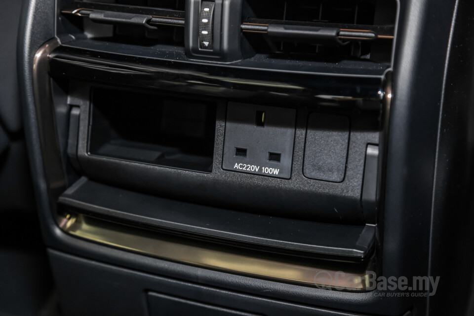 Toyota Vellfire AH40 (2023) Interior