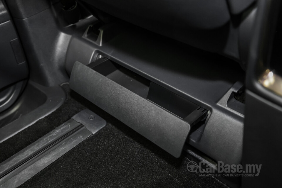 Toyota Vellfire AH40 (2023) Interior