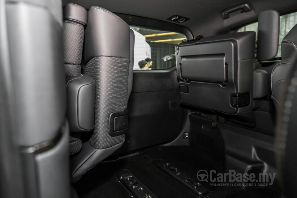 Toyota Vellfire AH40 (2023) Interior