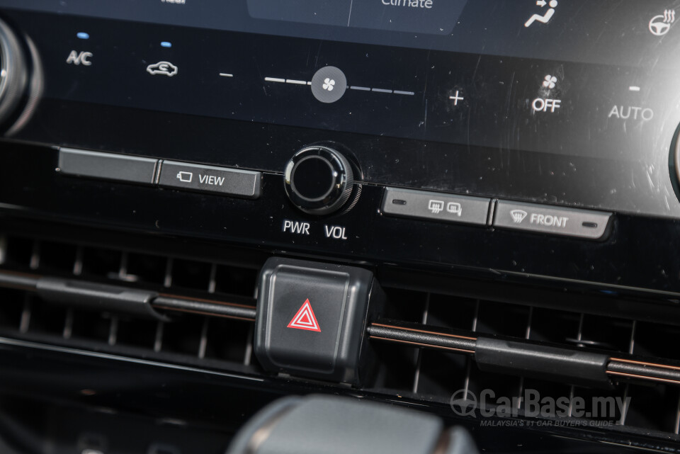Toyota Vellfire AH40 (2023) Interior