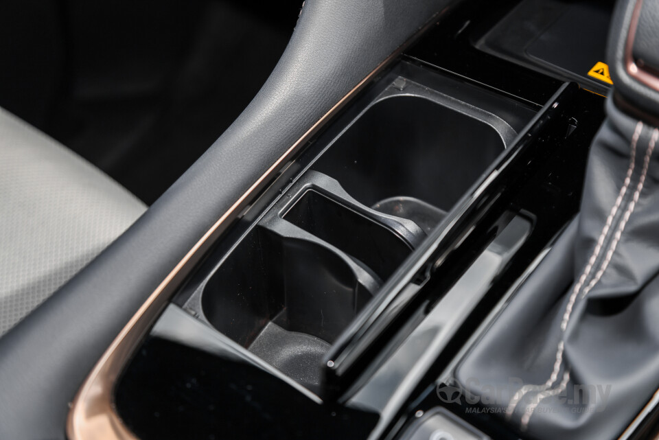 Toyota Vellfire AH40 (2023) Interior