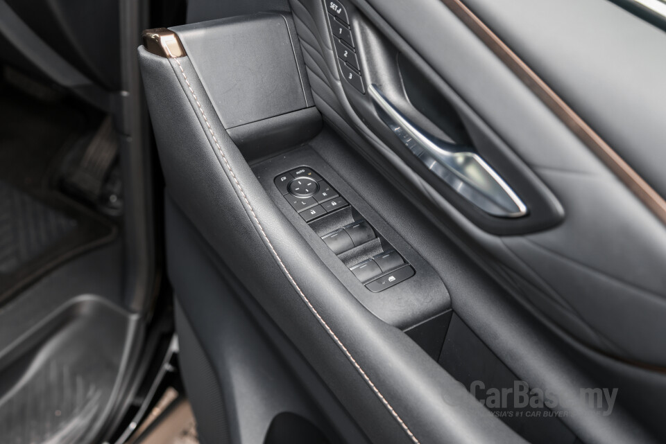 Toyota Vellfire AH40 (2023) Interior