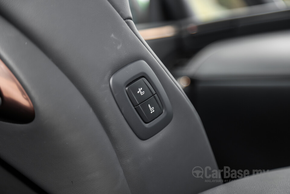 Toyota Vellfire AH40 (2023) Interior
