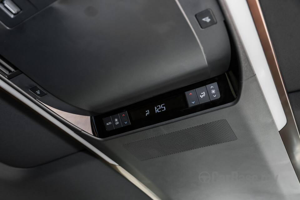 Toyota Vellfire AH40 (2023) Interior