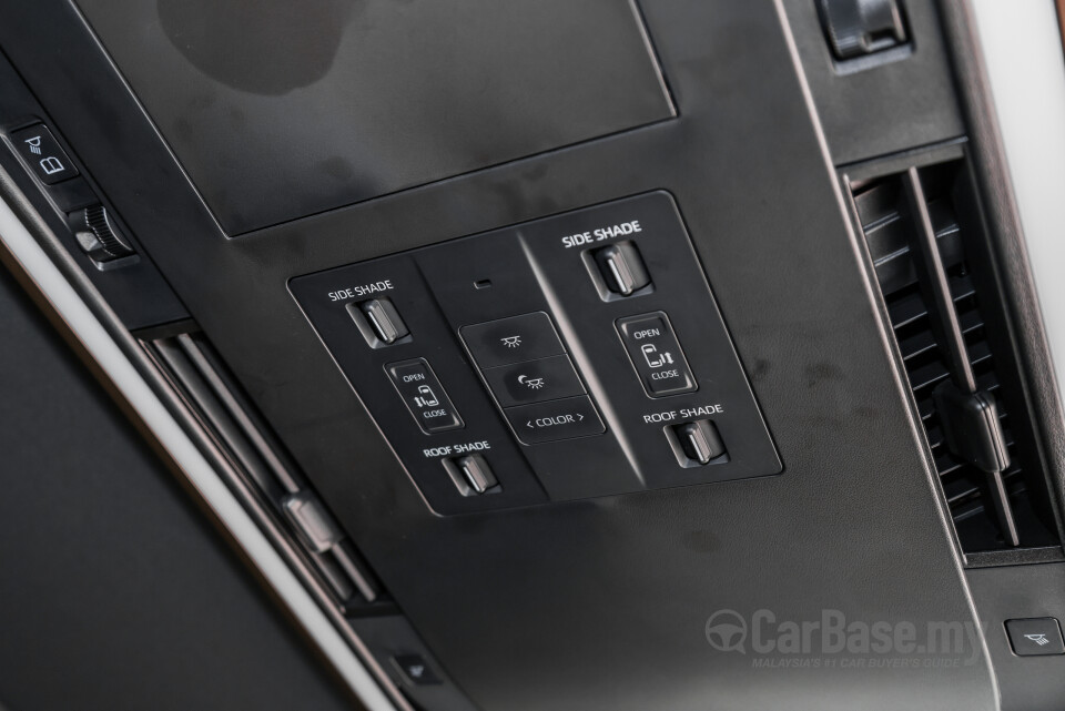 Toyota Vellfire AH40 (2023) Interior