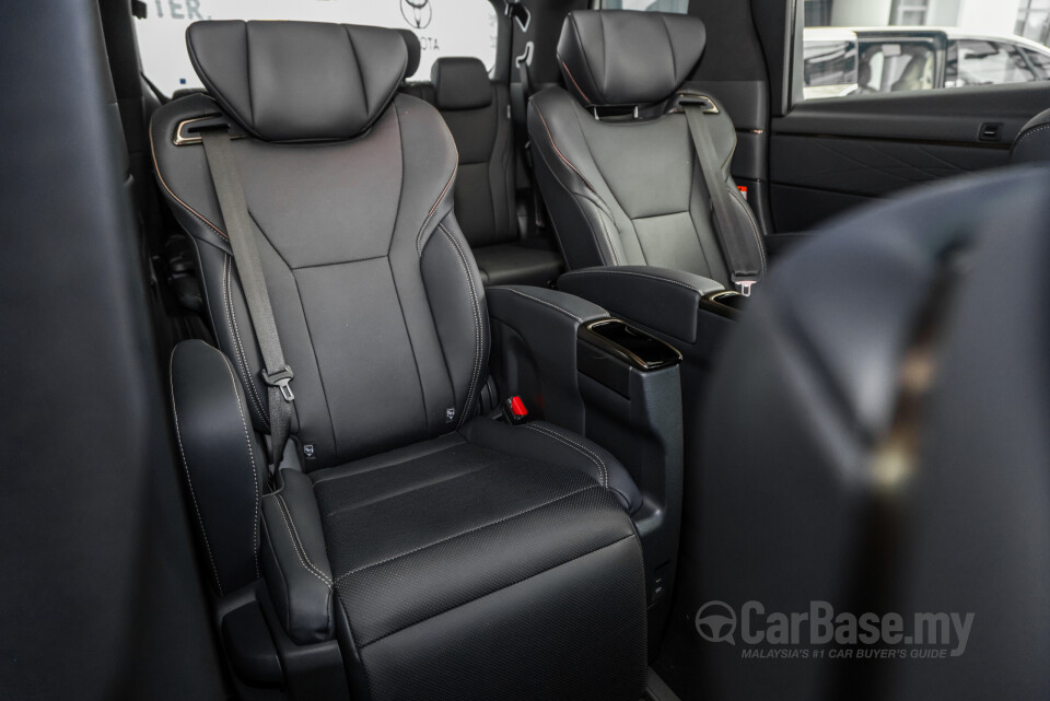 Toyota Vellfire AH40 (2023) Interior