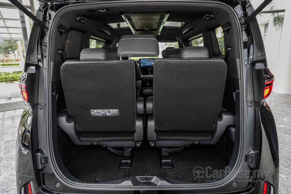 Toyota Vellfire AH40 (2023) Interior