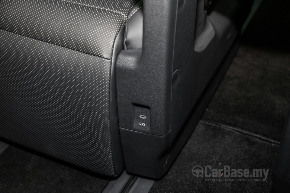Toyota Vellfire AH40 (2023) Interior
