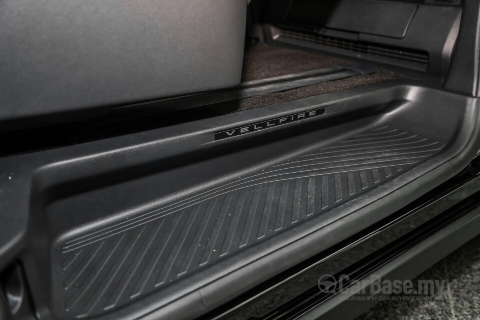 Toyota Vellfire AH40 (2023) Interior