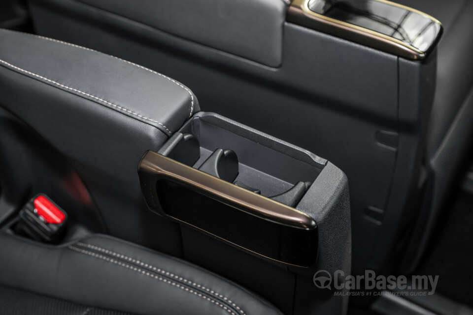 Toyota Vellfire AH40 (2023) Interior