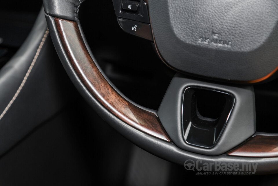 Toyota Vellfire AH40 (2023) Interior