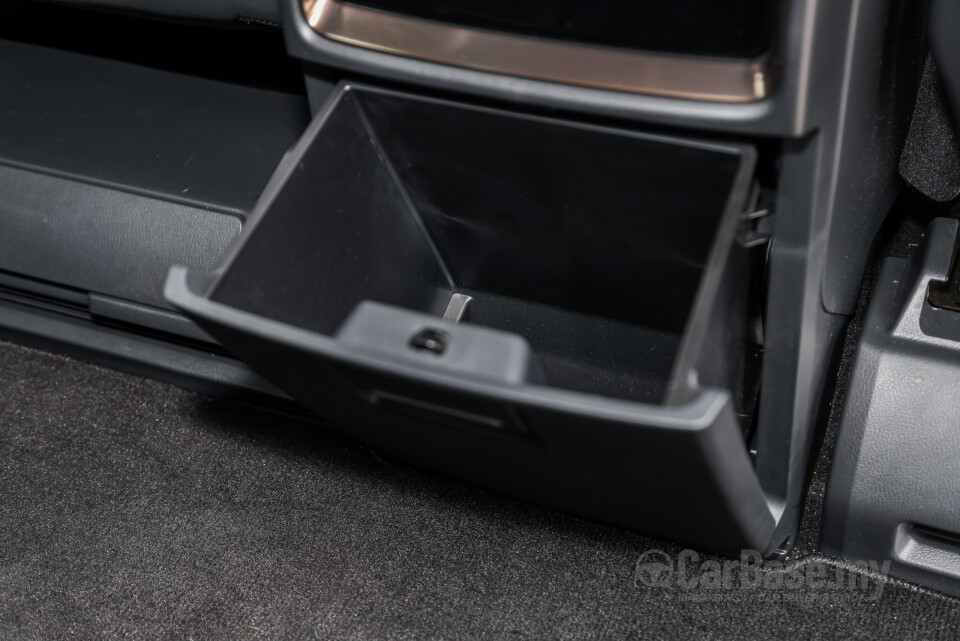 Toyota Vellfire AH40 (2023) Interior