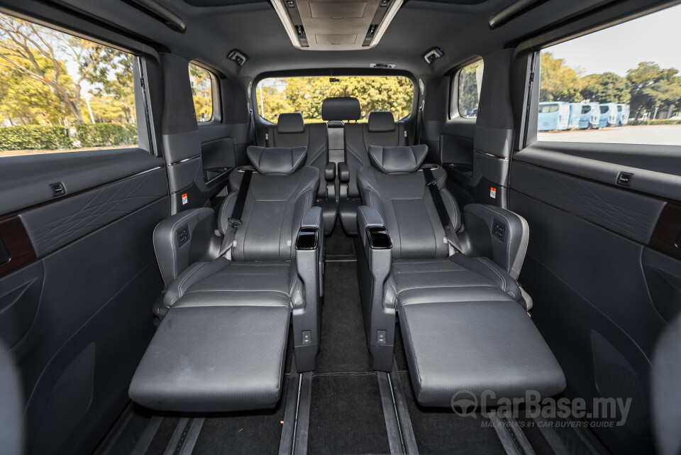Toyota Vellfire AH40 (2023) Interior