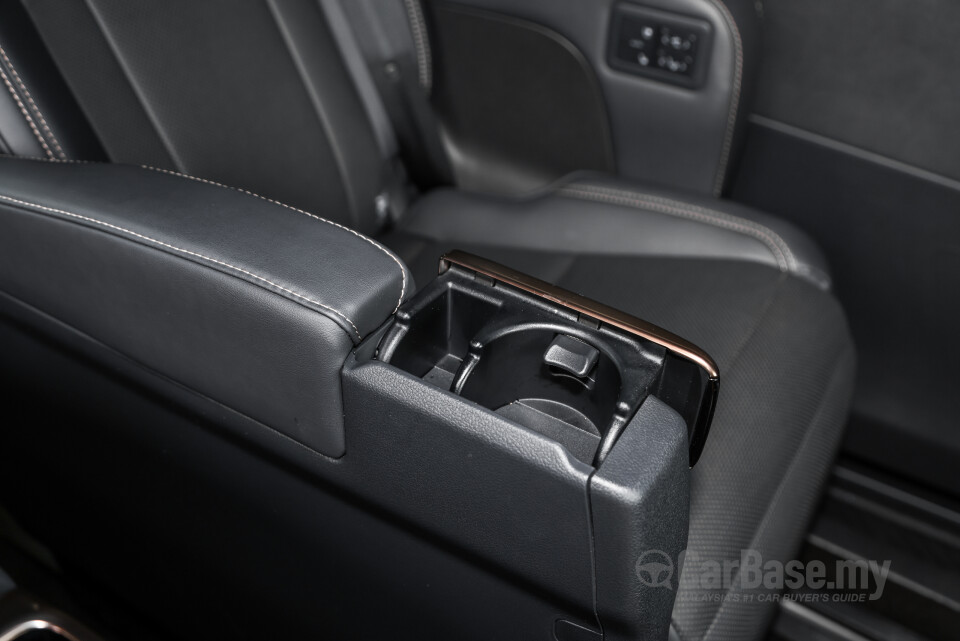 Toyota Vellfire AH40 (2023) Interior