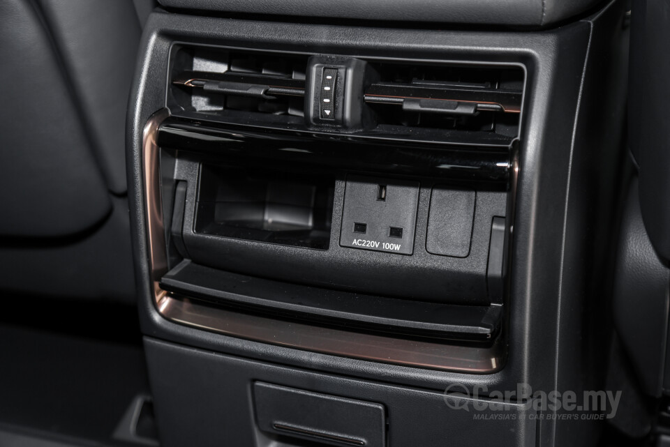 Toyota Vellfire AH40 (2023) Interior