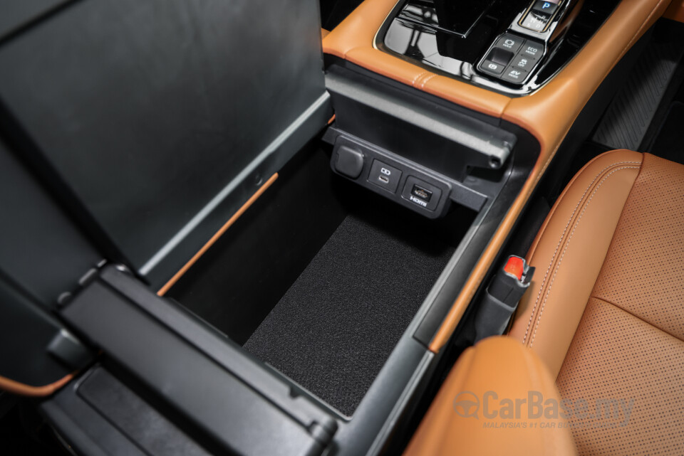 Toyota Vellfire AH40 (2023) Interior