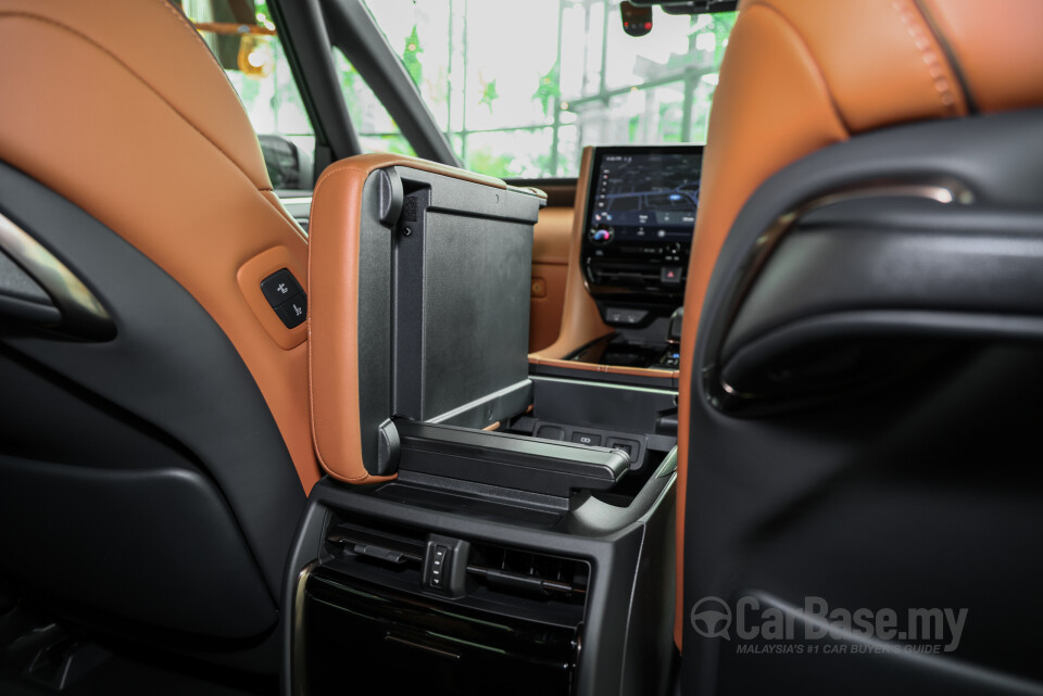 Toyota Vellfire AH40 (2023) Interior