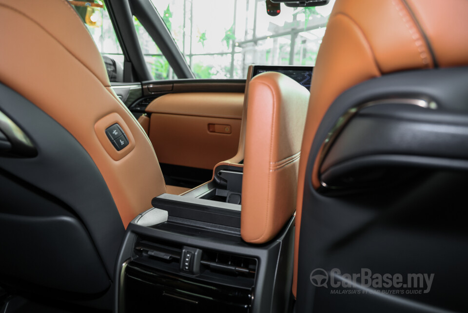 Toyota Vellfire AH40 (2023) Interior