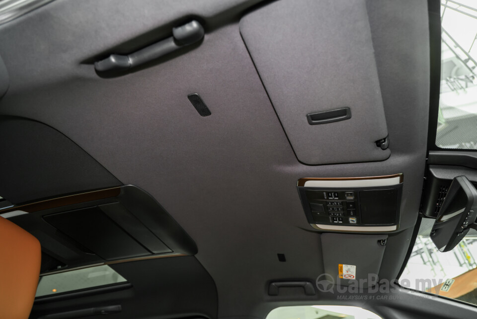 Toyota Vellfire AH40 (2023) Interior