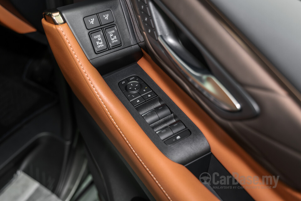 Toyota Vellfire AH40 (2023) Interior