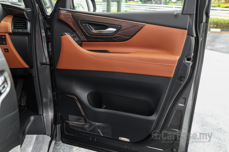 Toyota Vellfire AH40 (2023) Interior