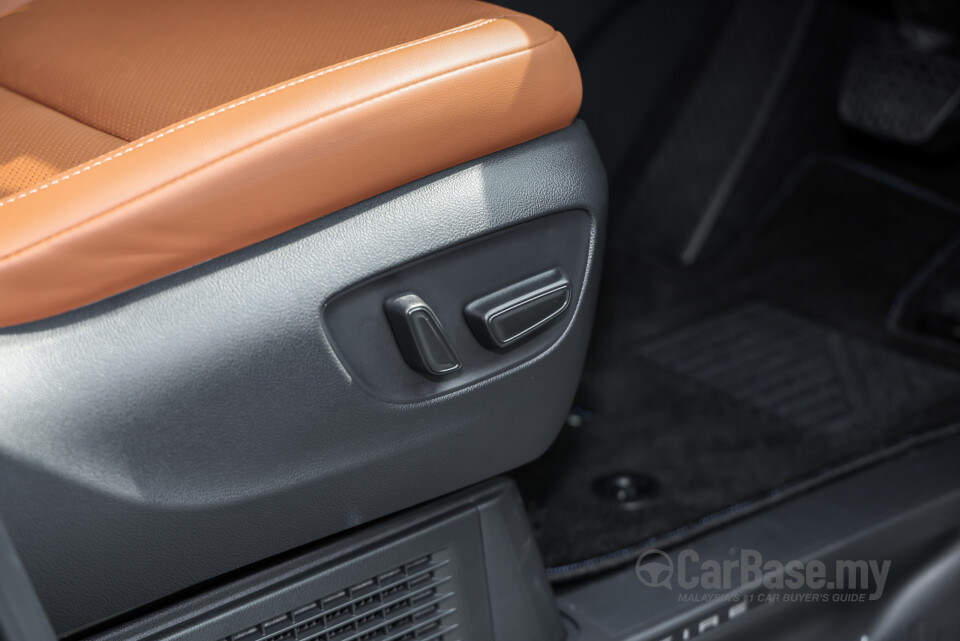 Toyota Vellfire AH40 (2023) Interior
