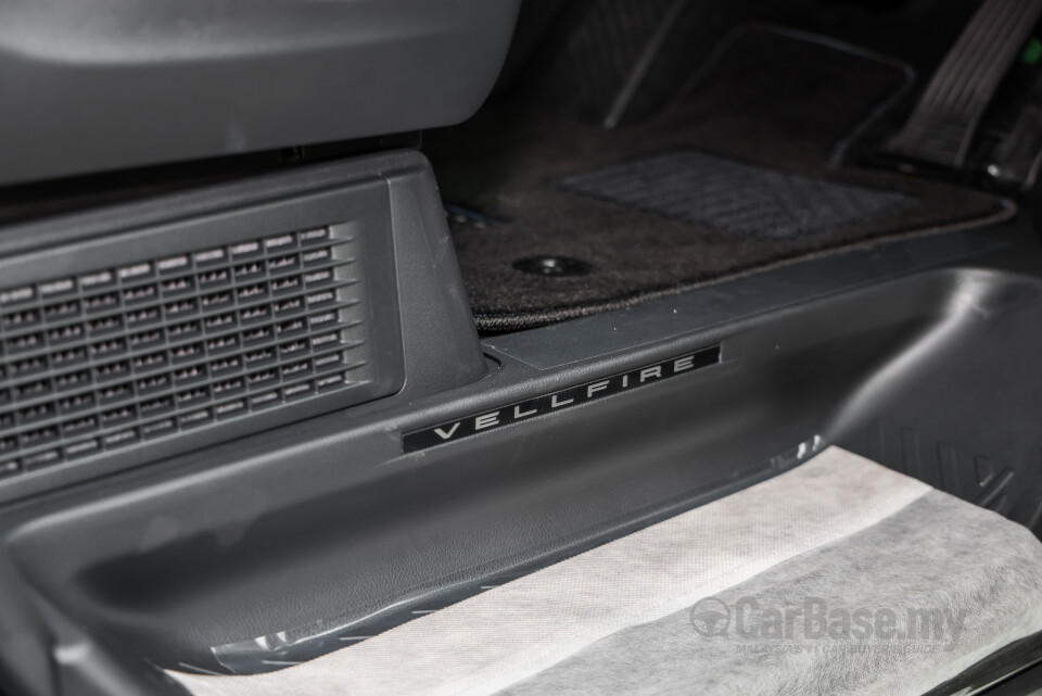 Toyota Vellfire AH40 (2023) Interior
