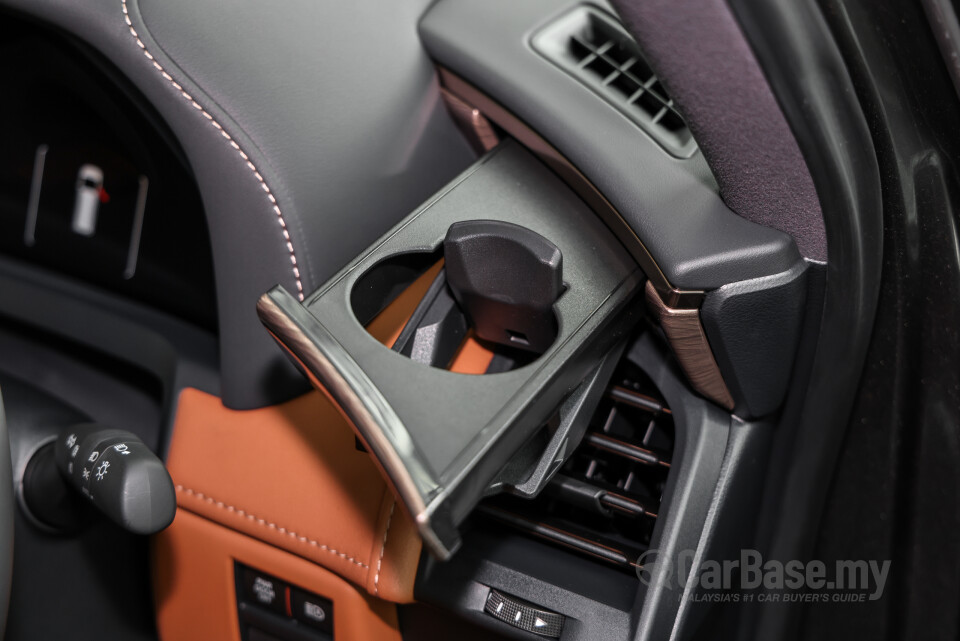 Toyota Vellfire AH40 (2023) Interior
