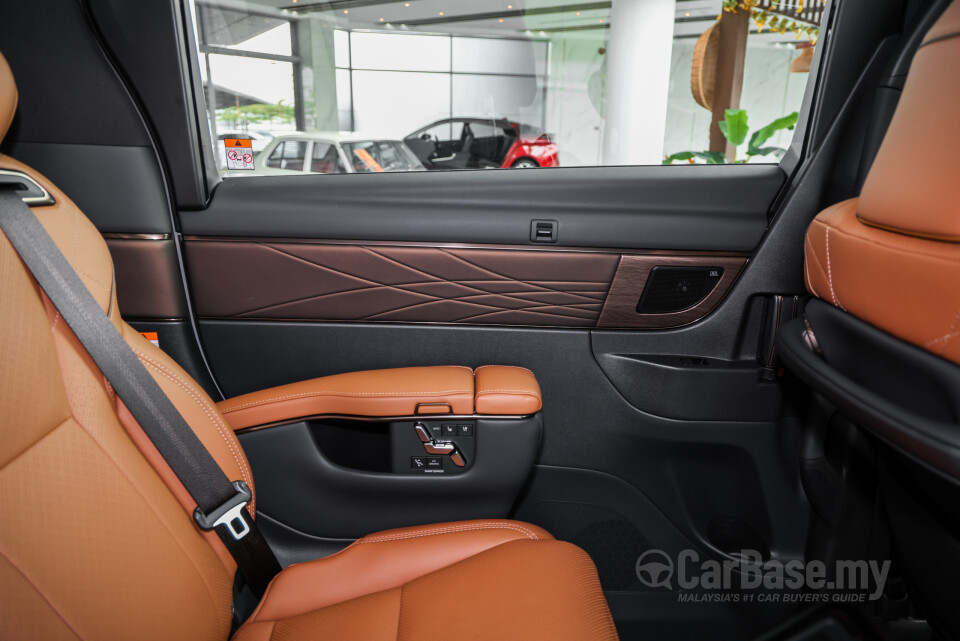 Toyota Vellfire AH40 (2023) Interior