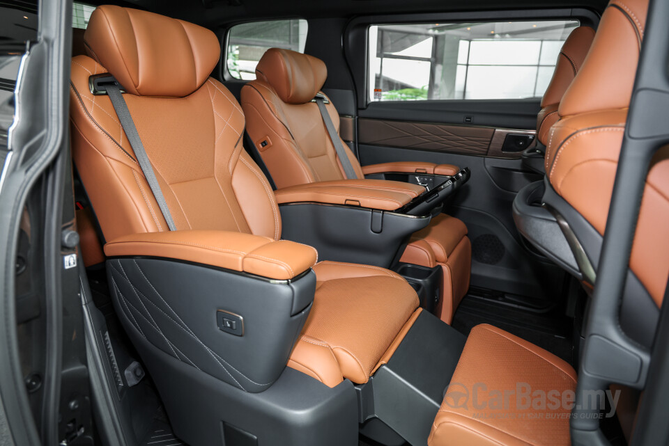 Toyota Vellfire AH40 (2023) Interior