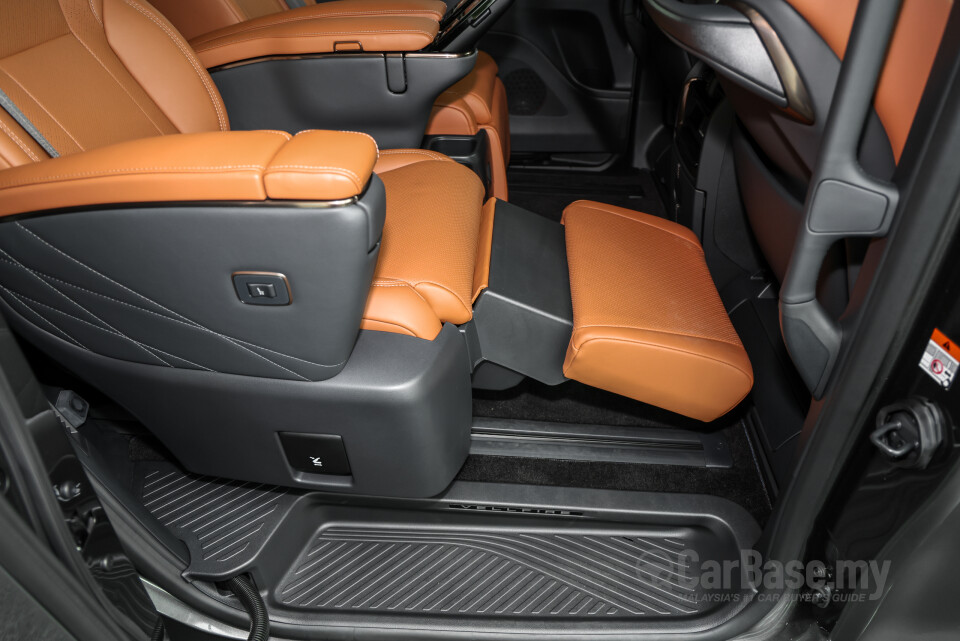 Toyota Vellfire AH40 (2023) Interior