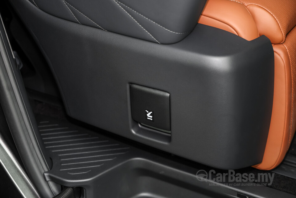 Toyota Vellfire AH40 (2023) Interior