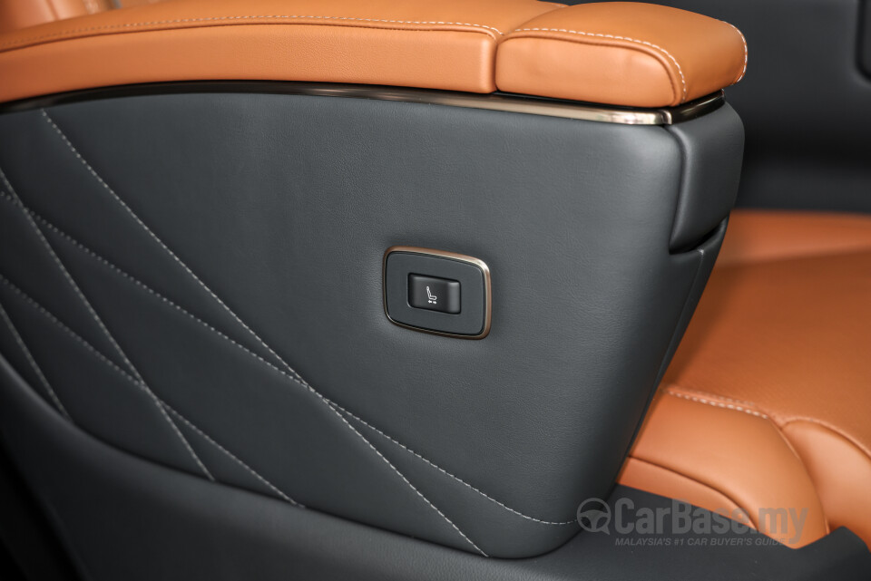 Toyota Vellfire AH40 (2023) Interior